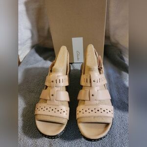 NIB- Lexi Qwin Clarks Collection Women's  Beige- Wedge Sandals -size 8.5